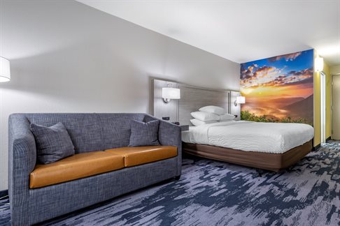 Clarion Pointe Guest Room